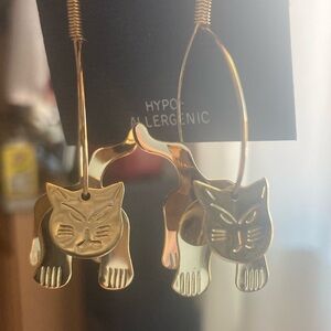 Handcrafted Cat dangly gold earrings. NWT